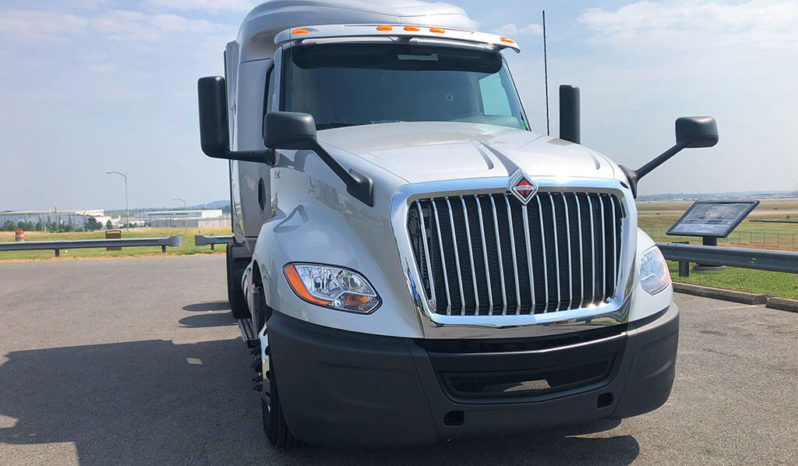 Tandem Axle Sleeper Cab full