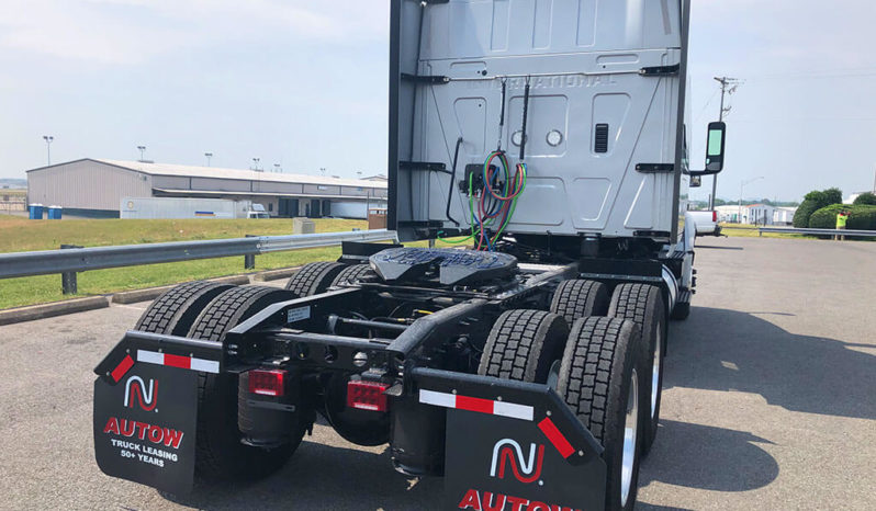 Tandem Axle Sleeper Cab full