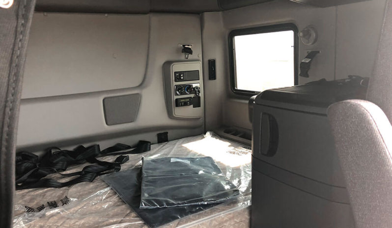 Tandem Axle Sleeper Cab full
